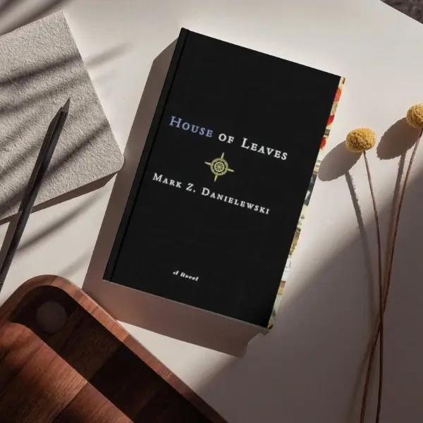 House of Leaves (Paperback Book) Disturbing Horror Novels